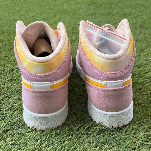 Air Jordan 1 Mid SE - Picture 3 of 6